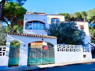 Casa aparellada a Puig-sec 14. Casa ideal para vivir todo el año o vacacional. zona tranquila a