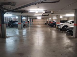Parking voiture à Fernando pessoa 6. Parking grande y cómodo