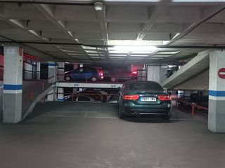 Lloguer Aparcament cotxe a Aragó 441-451. Plaza de parquing para coche grande (real!!!) evita golpes y dis