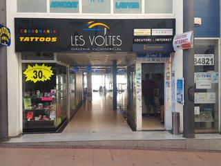 Location Local commercial à Carrer de les parellades 39. Amplio local en una de las mejores zonas comerciales de sitges.
