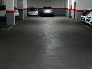 Aparcament cotxe a Esplanada  74. Plaza para coche mediano y moto, con buenos accesos por dos call