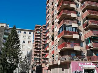 Aparcament cotxe a Avda. solidaridad  68. Amplia plaza de garaje para aparcar sin hacer maniobras. tiene d