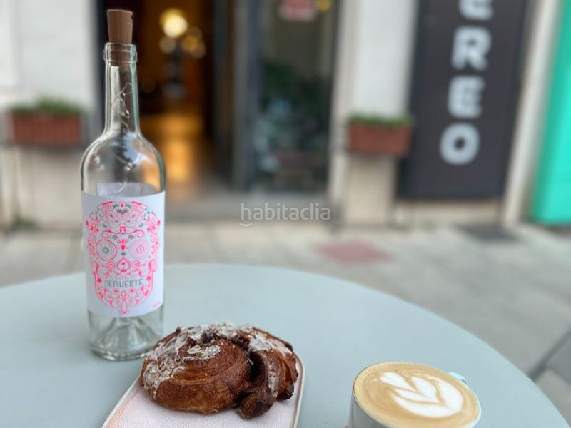Foto d9e80577-6c94-4058-b7eb-e8a232f884c0. Traspaso local comercial en calle ruiz zorrilla 15 cafetería bar vinoteca tienda en Castellón de la Plana