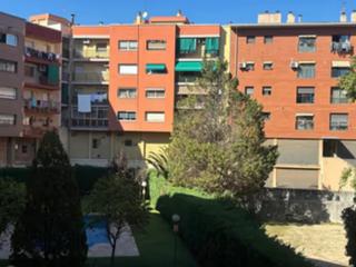 Rez-de-chaussée à Riera canals 45. Planta baja con piscina comunitaria