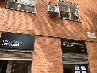 Alquiler Oficina en Doctor pi i molist 63. Oficina compartida con despacho propio