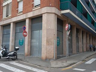 Lloguer Local Comercial a Passatge calafell 4. Trastero con persiana a pie de calle