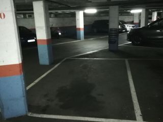 Car parking in Carrer de la indústria 285. Parking grande