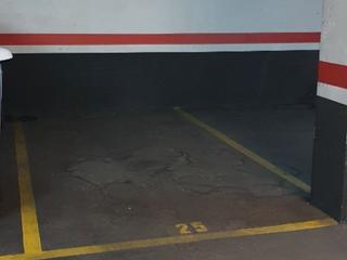 Parking coche en Passeig maragall 83. Parking  coche mediano de facil acceso