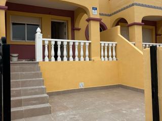 Casa en Avenida de las hierbas 72. Venta de chalet adosado en , pinar de campoverde pilar de la hor