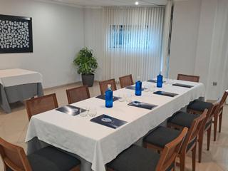 Rent Business premise in Paseo maritimo 94. Se alquila local para reuniones comerciales.