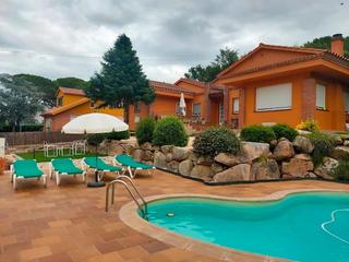 Casa a Carrer montserrat 717. Si estás buscando un lugar tranquilo, soleado y lleno de comodid