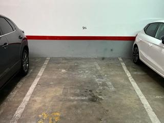 Location Parking voiture à Passatge vila i rossell  5. Alquiler moto i/o coche