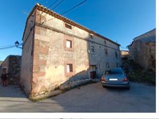 Masia a Sigüenza 11. Ocasión de espaciosa casa rústica