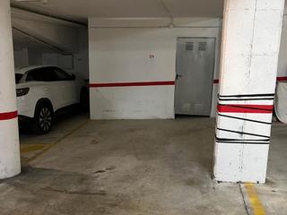 Rent Car parking in Cami de la font 29. Amplio parking con trastero