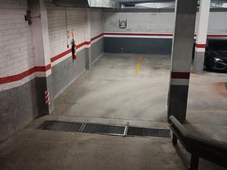 Parking coche en Avenida joaquim de sagrera 129. Gran plaza de parking