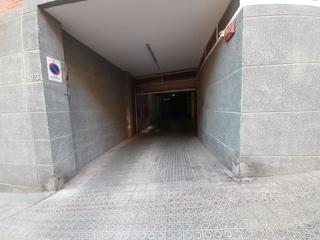Parking voiture à Carrer de sant magí 73. Plaza de parking zona hospital general san juan de dios