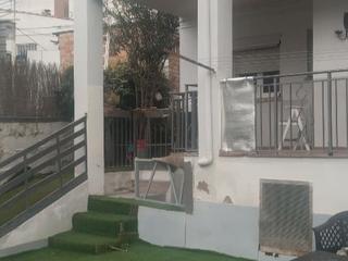 Casa a Carrer de les arcades 38. Chalet adosado en venta en banyoles