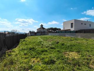 Terrain résidentiel à Carrer olot 4. Terreno sector montjuïc