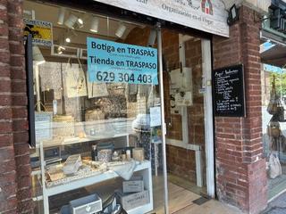 Traspàs Local Comercial a Passeig de la reina elisenda de montcada 8. Local en traspaso en zona comercial de sarrià