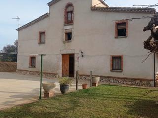 Casa a Sant llop 9. Finca rústica amb masia