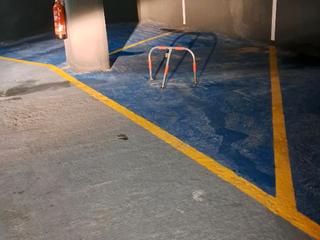 Aparcament cotxe a Plaza tetuán 41. Plaza de parking en el eixample para coche grande