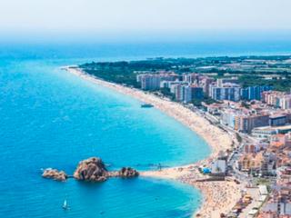 Àtic a Passeig pau casals 58. Top flat, port and bay view. front beach. costa brava, best area