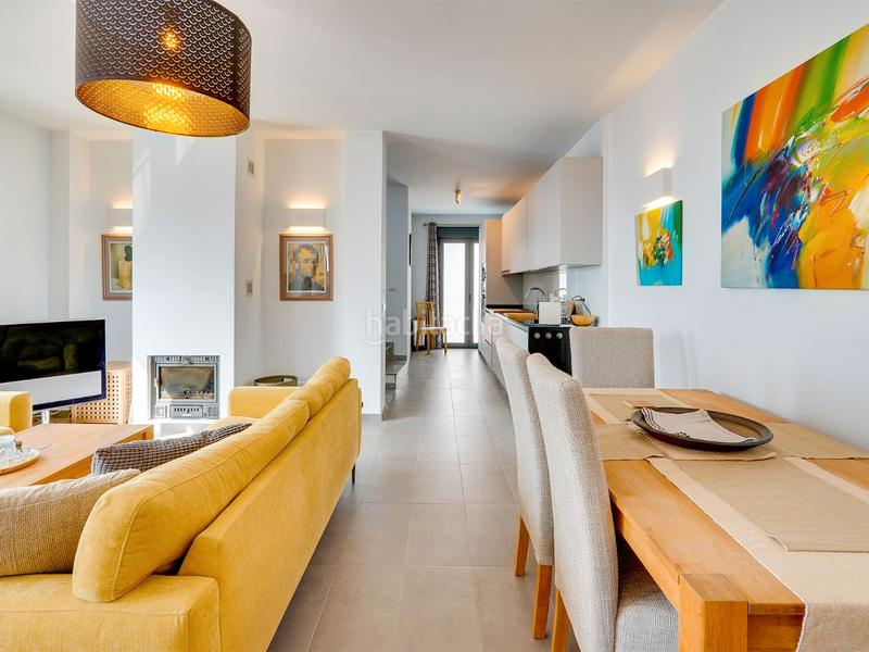 Foto f453a48e-6a4e-4768-9121-f2bb5614d575. Casa adosada en calle agua 1 modern townhouse with rooftop pool and sea views en Canillas de Albaida