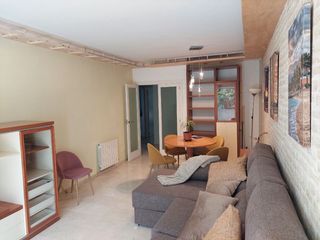 Etagenwohnung in Poble españyol 1. Luminoso , acogedor y funcional.