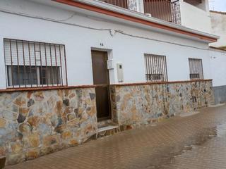 Casa a Medio grande  44. Casa en montemolín