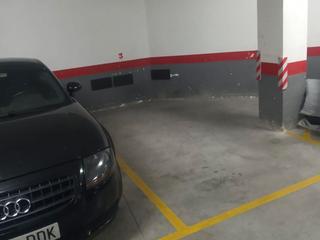 Parking coche en Carrer de provença 575. Plaza de parking en sótano único
