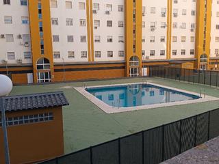 Appartement à Avenida de la mujer trabajadora 10. Piso muy amplio y luminoso, con gran terraza de 90 m2, acc centr