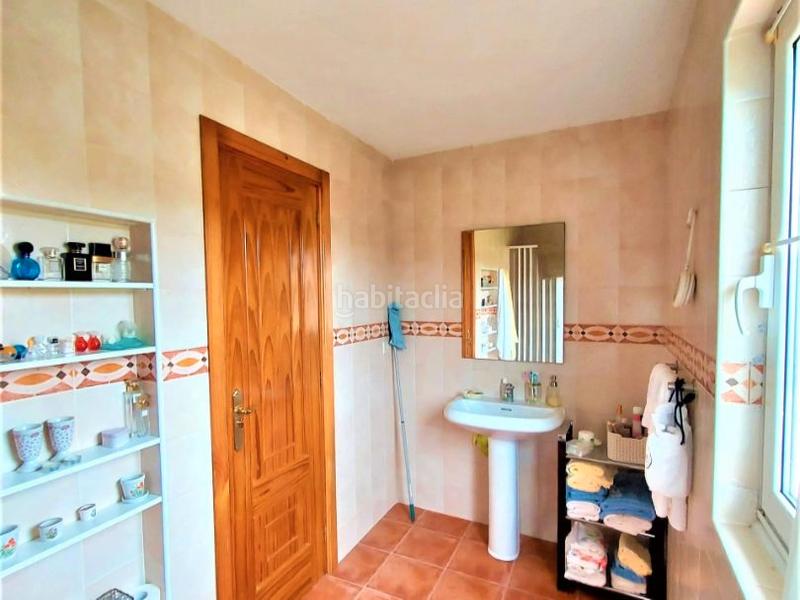 Foto b9346dbb-e568-4168-88be-6a60ad8d7b50. Casa adossada a sixto 15 a Camariñas