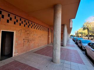 Rent Business premise in Farmacéutico antonio carazo  10. Estupenda ubicación