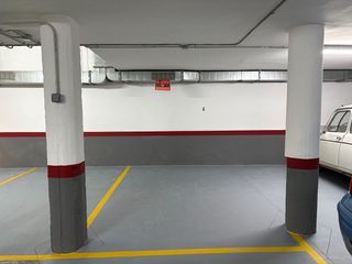 Aparcament cotxe a Carrer de berlín 103. Plaza de garaje privado en les corts