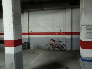 Parking coche en Francisco herrera  54