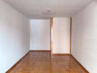 Rent Business premise in Carrer major 15. Alquiler pequeño local en rosselló