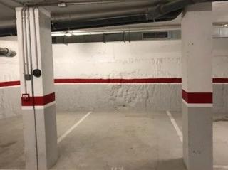 Miete Autoparkplatz in Vazquez de mella 2. Alquiler de garaje en calle de vázquez de mella
