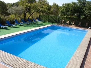 Rent Country house in Masia can valls s/n. Alquiler de casa en el campo de 2 habitaciones