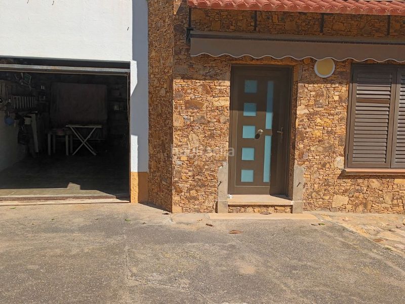 Foto 6f4e21e5-5e7e-4c28-9ef1-2a1a11540e16. Casa a dels termes 6 a Riells Escala (L´)