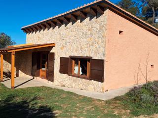 Masia a Travessera de l 'església 11. Casa rural