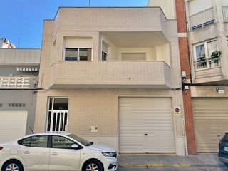 Casa a Centelles 46. Majestuosa casa