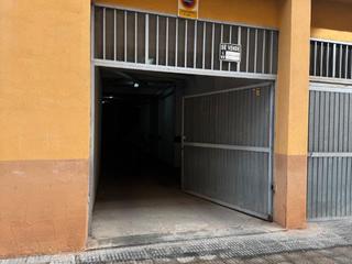 Aparcament cotxe a Carta pobla 17. Plaza de garaje coche grande