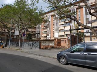 Lloguer Aparcament cotxe a Buxeda 183. Plaza con amplio acceso