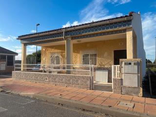 Chalet en Calle carmen laforet 14. Oportunidad