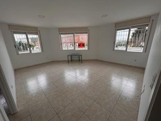 Appartement à Avda. vinya llarga 11. Piso luminoso vista atractiva al barrio(chalets y casitas