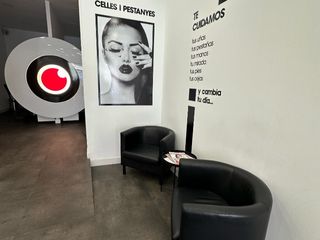 Umzug Geschäftsraum in La riera 61. Franquicia de uñas y estética se traspasa!local planta baja en p