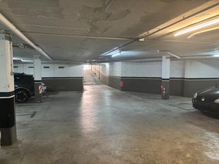 Car parking in Carrer lluna 7. Parking centrico ciudad