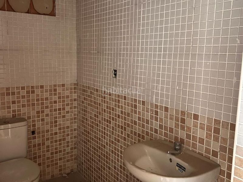 Foto b1c79b9f-0f60-48fc-8343-479f1c927638. Rent business premise in pi y margall 3 in Plaza Castelar - Mercado Central Elda