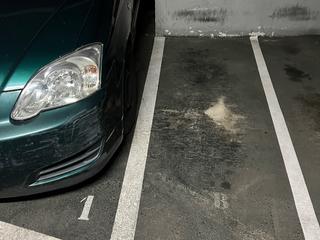 Location Parking voiture à Carrer de jacquard 36. Placas para coches pequeños y motos