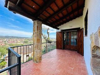 Chalet à Carrer del berguedà 60. Chalet luminoso con vistas panoramicas